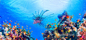 Badetuch Lion Fish mit Feuerfisch Unterwasser-Design – weiches Strandtuch 163x81 cm von Hala-Ya-Khal
